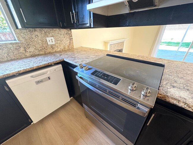 Building Photo - Remodeled 5 bedroom single level house - n...