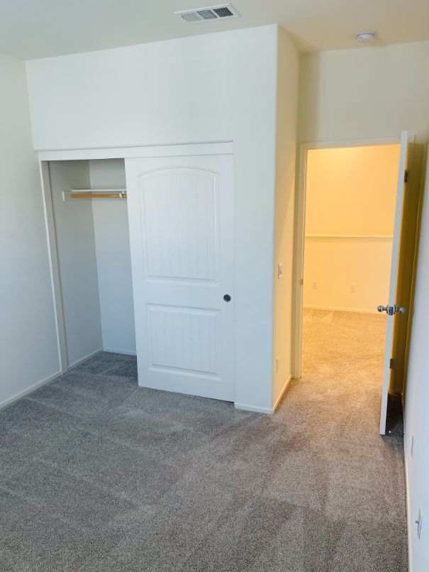Building Photo - 30316 Town Square Dr