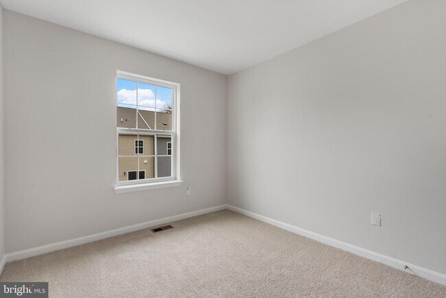 Building Photo - 8704 Tavern St