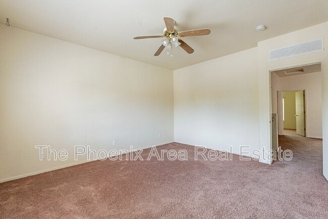 Building Photo - 2600 E Springfield Pl