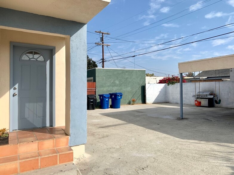 Building Photo - 2134 S Cloverdale Ave