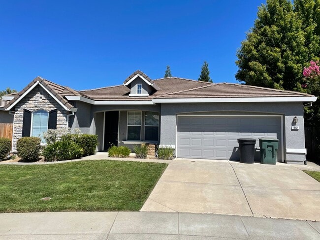 Building Photo - SINGLE STORY, 3 BED, 2 BATH, 2 CAR, LARGE BACK YARD