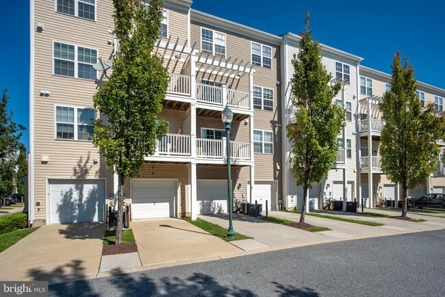 Building Photo - 22926 Spicebush Dr