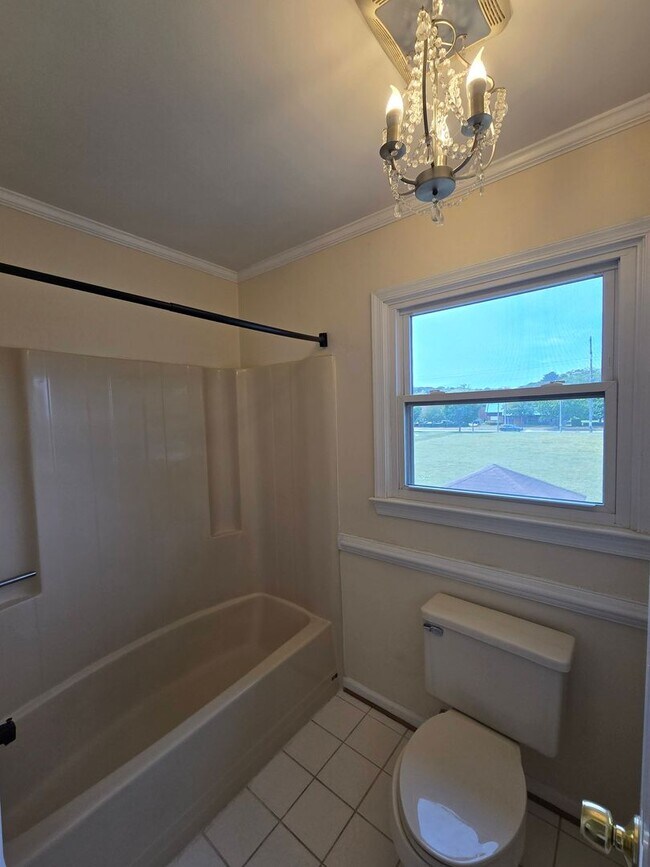 Building Photo - 3 Bedroom Townhouse in Virginia Beach