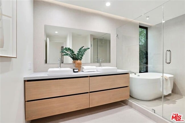 Building Photo - 4939 Petit Ave