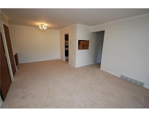 Living Room - 3005 Fernwood Ave