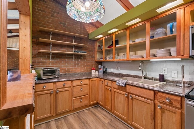 Building Photo - 103 Robinall Dr