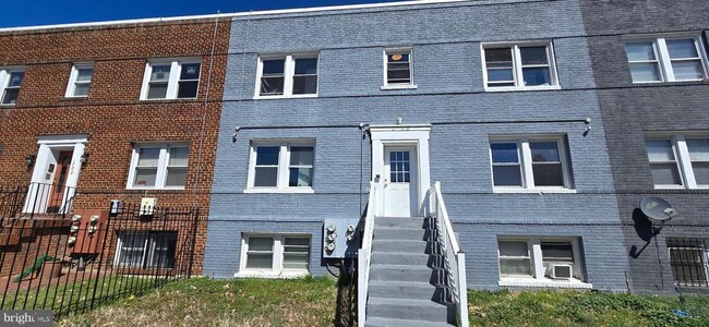 Primary Photo - 1702 Gales St NE