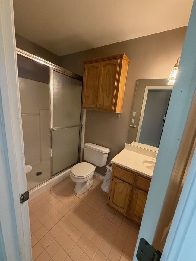 Building Photo - This charming single story 3 bedroom, 2 bath home with the convenience and an unbeatable location.