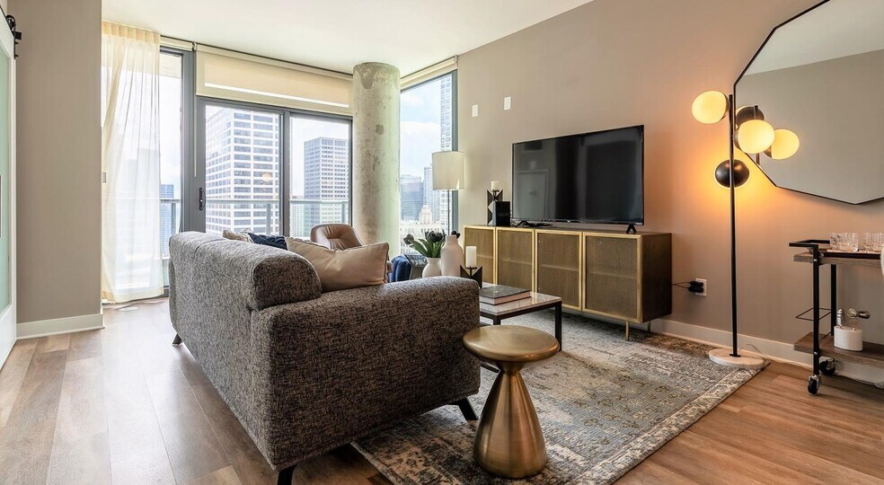 Building Photo - 515 N State St