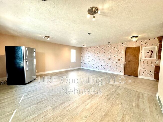 Building Photo - 1024 N 74th Ave