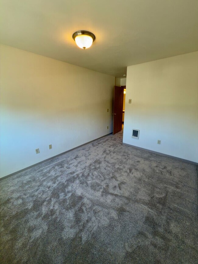 Building Photo - 1475 -1479 W.11th - FH