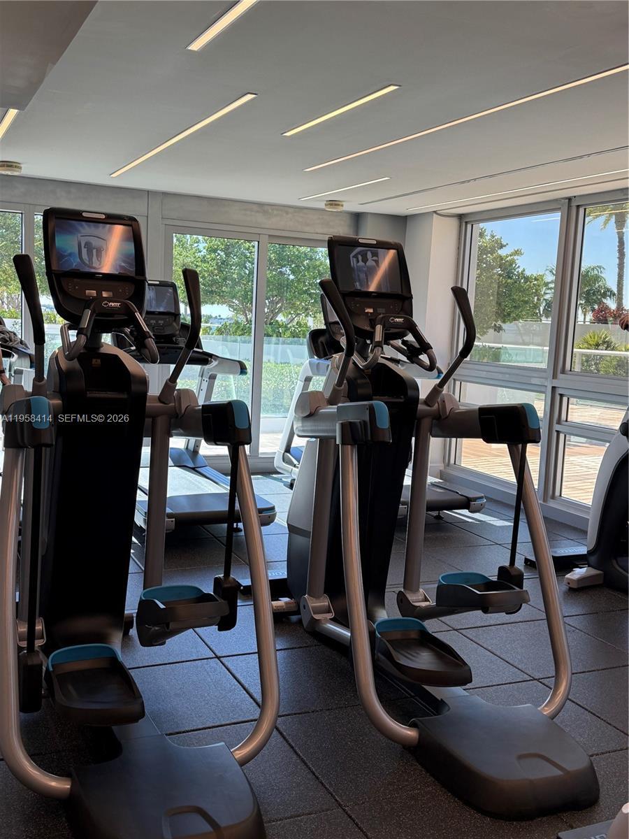 Building Photo - 1541 Brickell Ave