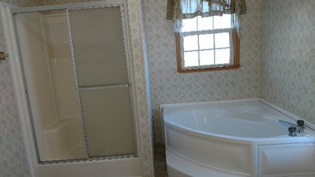 Building Photo - 73 Forest Dr