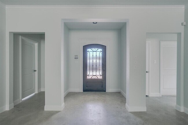 Building Photo - 2704 Gordon Ave