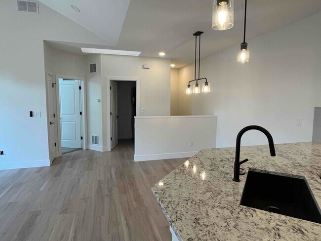 Building Photo - 1206 Carlyle Park Cir