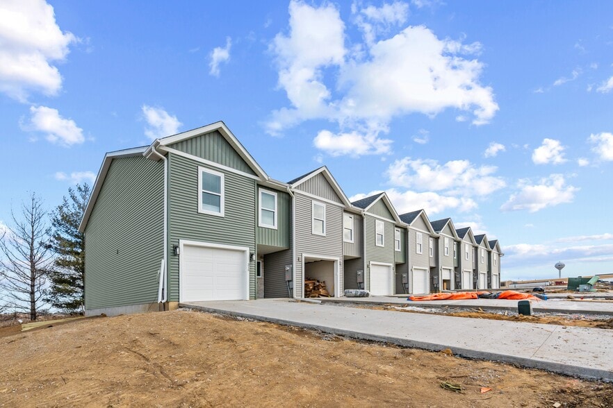 Building Photo - 311 Hickory Dr