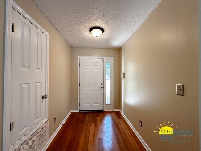 Building Photo - Lakefront home with Enclosed pool centered between Eglin and Hurlburt