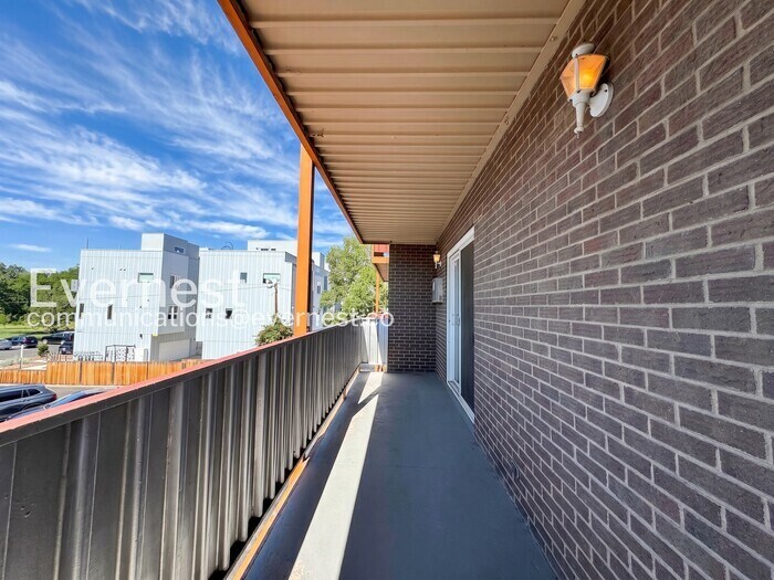 Building Photo - 3047 W 47th Ave