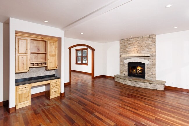 Building Photo - 210 Juniper Ct