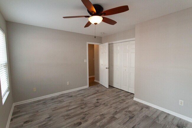 Building Photo - 318 Vanderbilt Dr
