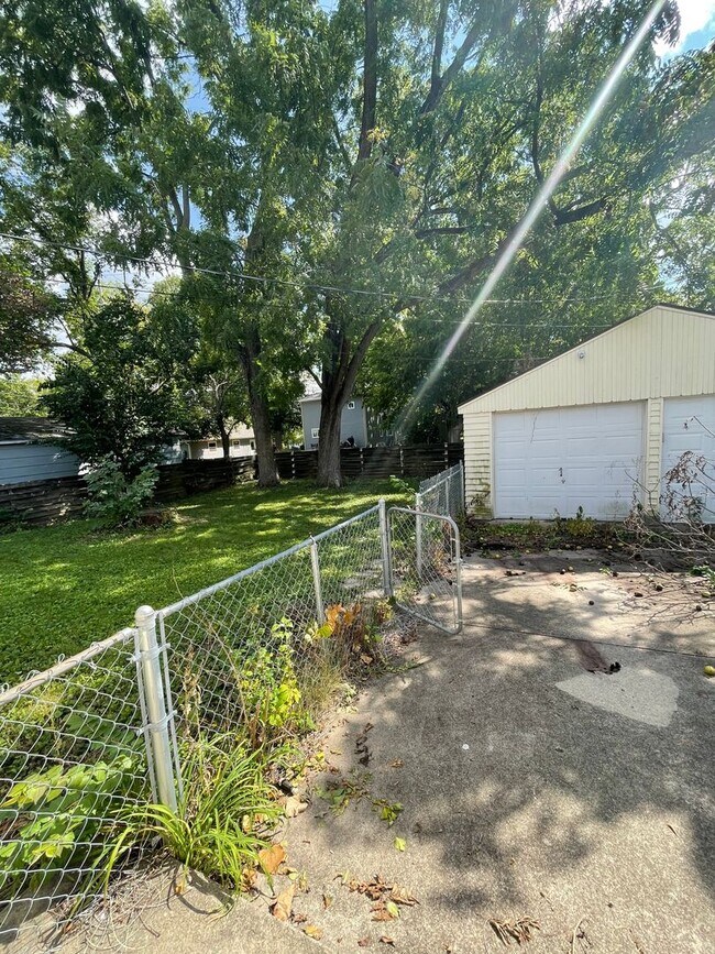 Building Photo - Single Family Home - WALKING DISTANCE TO PURDUE UNIVERSITY