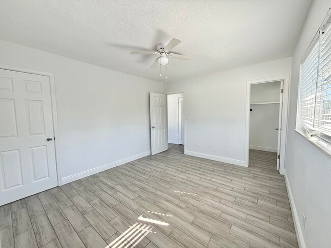 Building Photo - 4901 NE 26th Ave