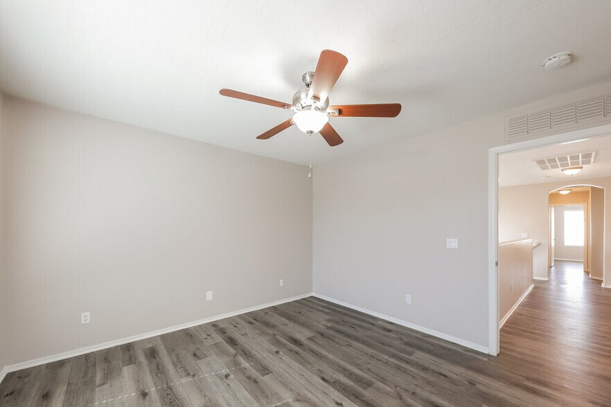 Building Photo - 11427 W Yuma St