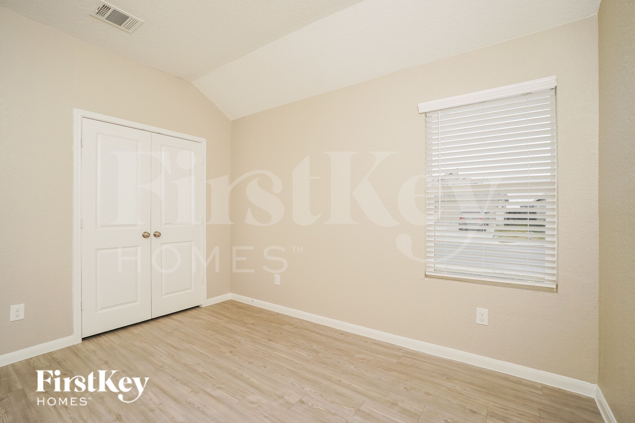 Building Photo - 1203 White Willow