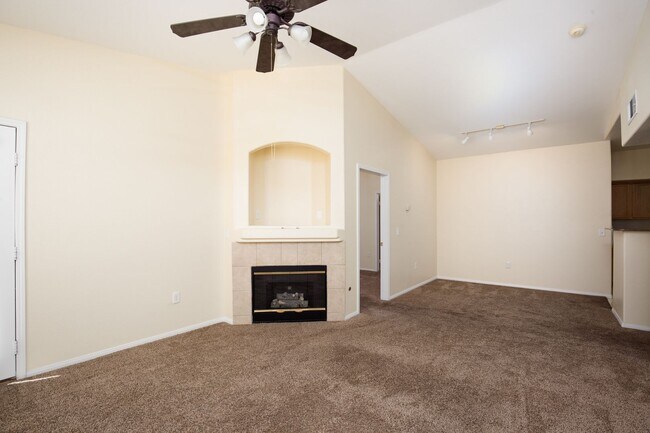 Building Photo - Upstairs 2br unit in upscale NW gated community with pool/spa & gym