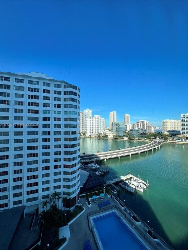 Primary Photo - 905 Brickell Bay Dr