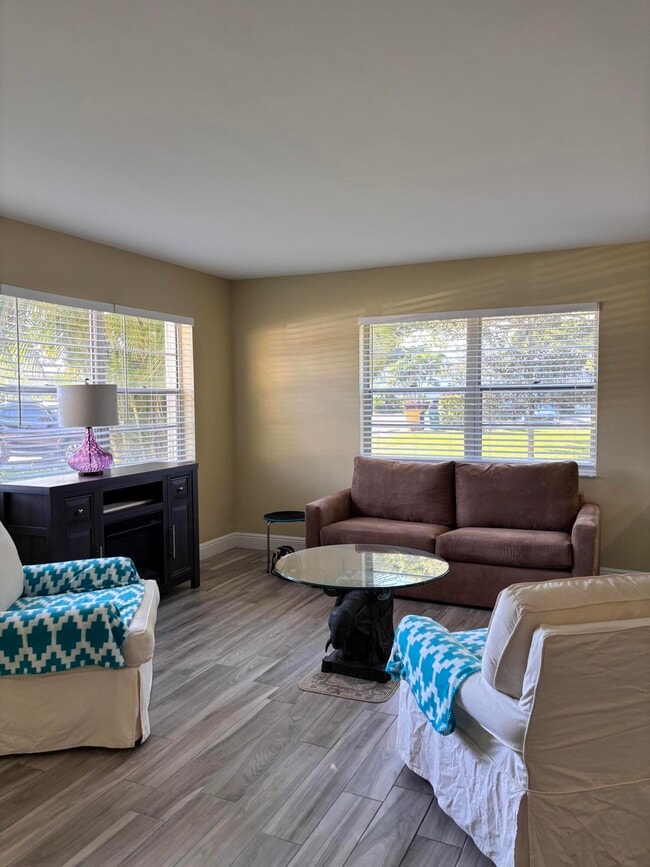 Building Photo - 197 Sussex K