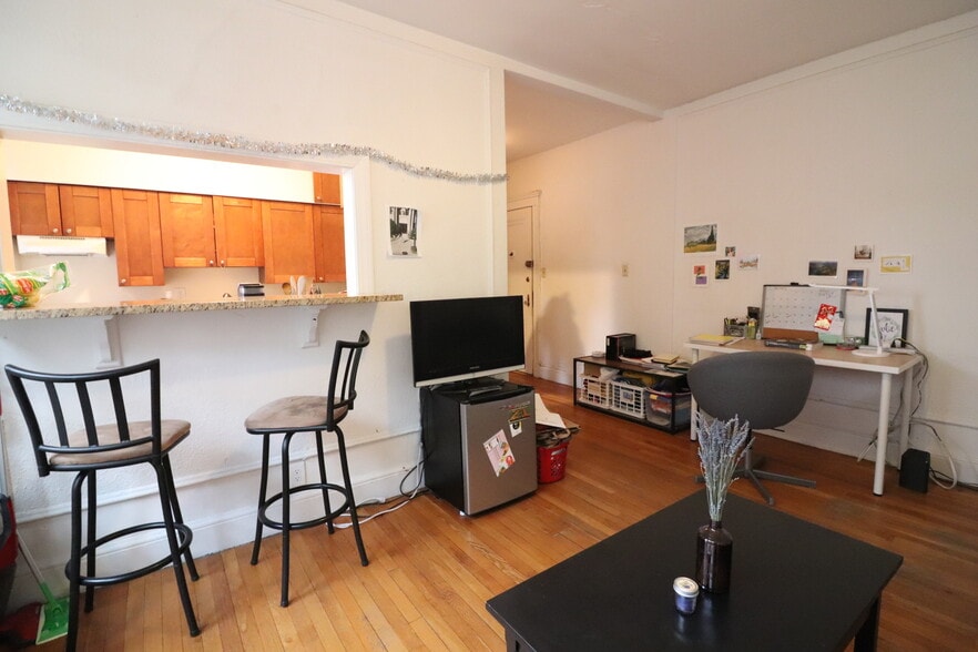 Building Photo - 2003 Commonwealth Ave