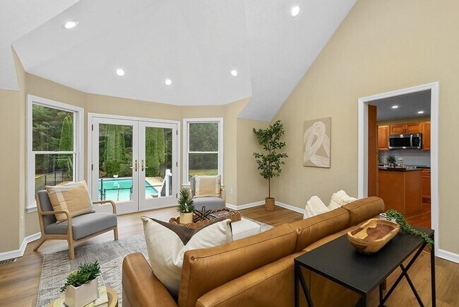 Building Photo - 94 Hudson Rd