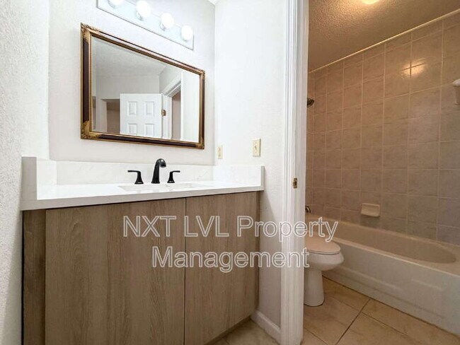 Building Photo - 12560 Equestrian Cir