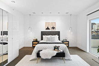 Building Photo - 305 SW Montgomery St