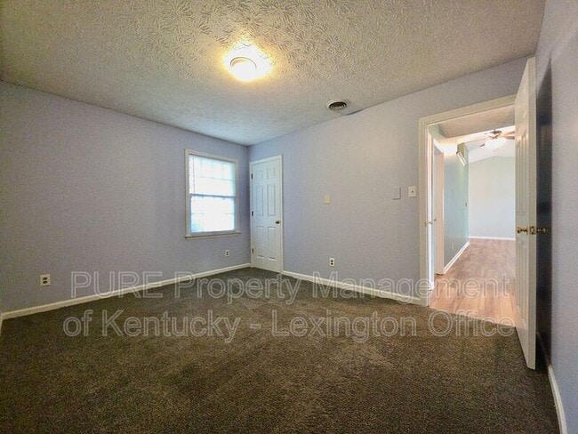 Building Photo - 305 Williamsburg Dr