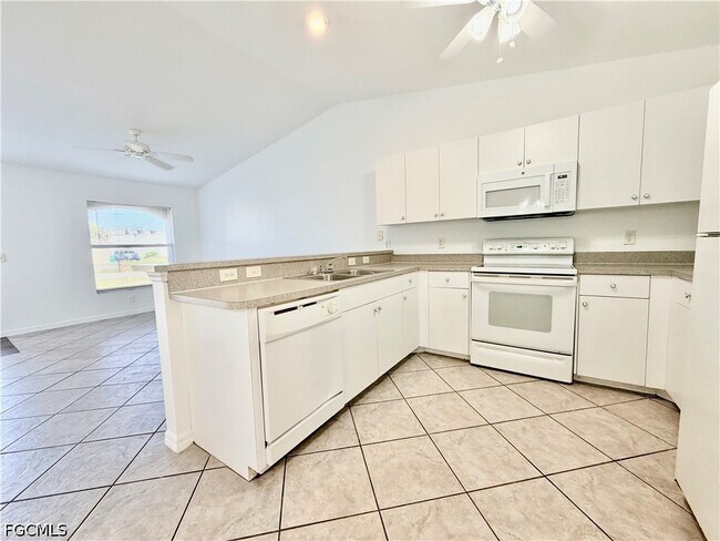 Building Photo - 109 NE 16th Pl