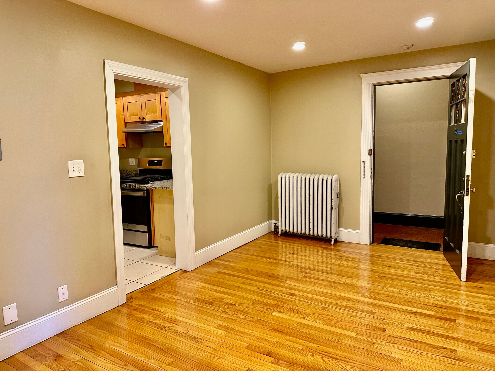 Building Photo - 74 Egmont St