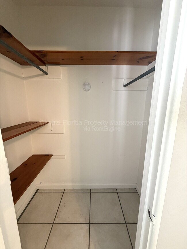 Building Photo - 1947 Summerfield Rd