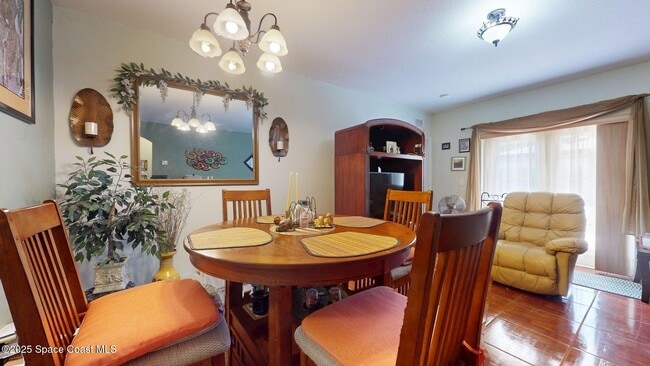 Building Photo - 824 Temple St