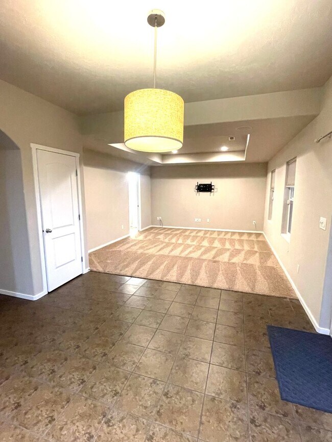 Building Photo - Charming Very Spacious 2-Story Home for Rent in Pasco, WA – Ideal Location Off Road 68!