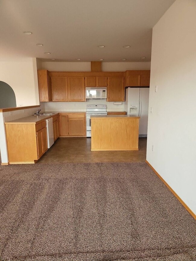 Building Photo - 212 E Linden Ave