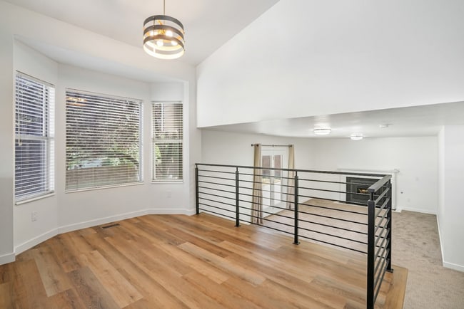 Building Photo - Modern 5 Bedroom Home with 3Car Garage in Sandy Neighborhood