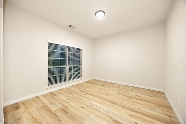 Building Photo - 21327 Colton Cove Dr