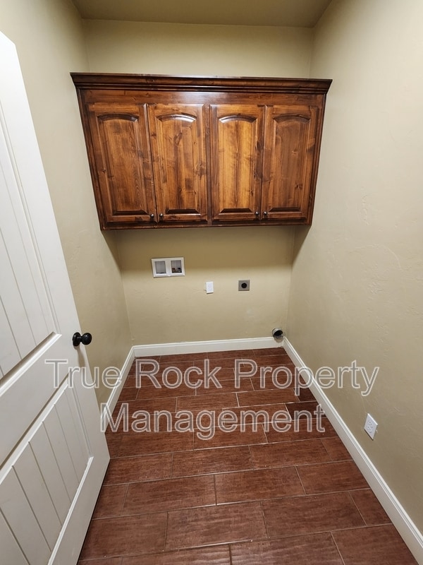 Building Photo - 1329 N Monte Vista St