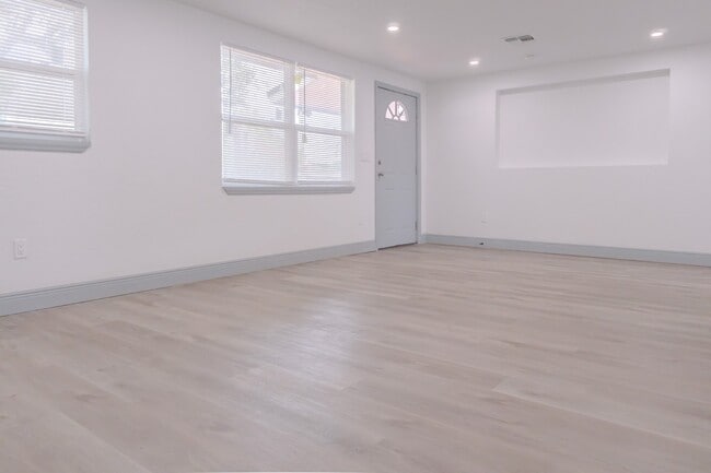 Building Photo - 217 Betty Ave