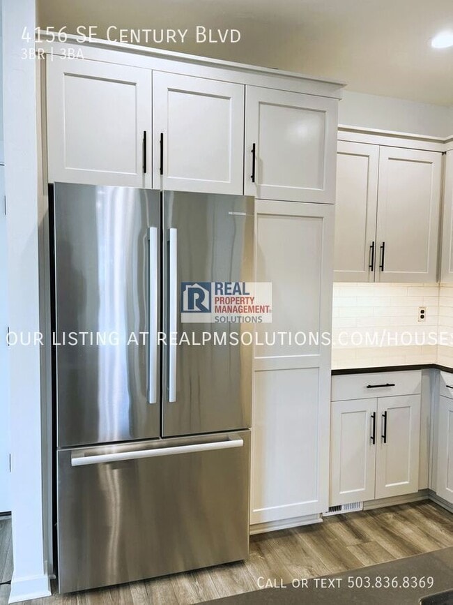 Building Photo - 4156 SE Century Blvd