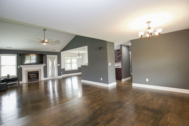 Building Photo - *Lease Special!* Fiber optic internet incl...