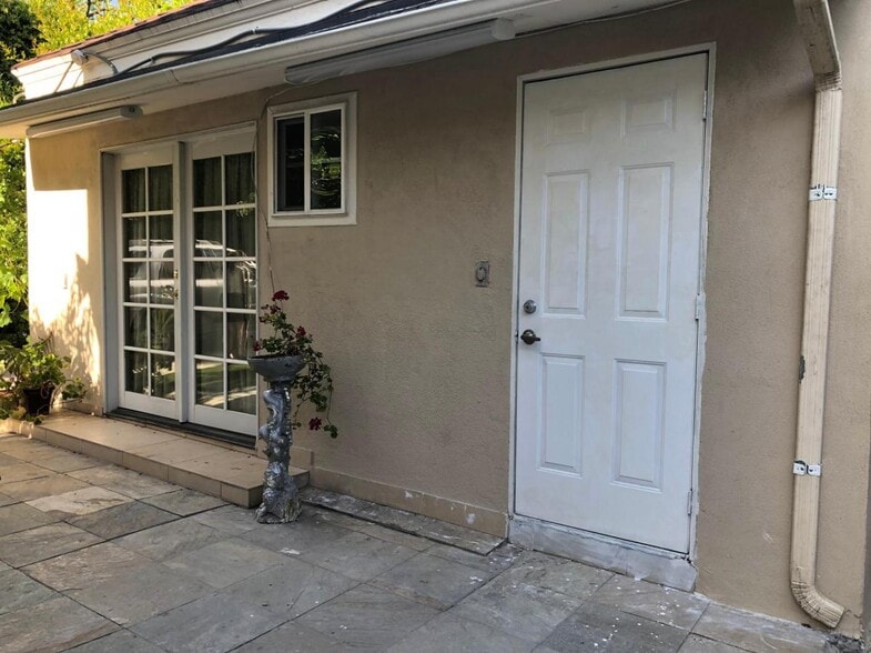 Building Photo - 200 S Palm Dr